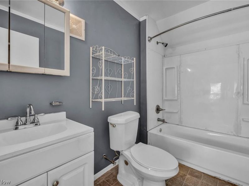 1023 W Washington Avenue, Lorain, OH 44052 Photo 19