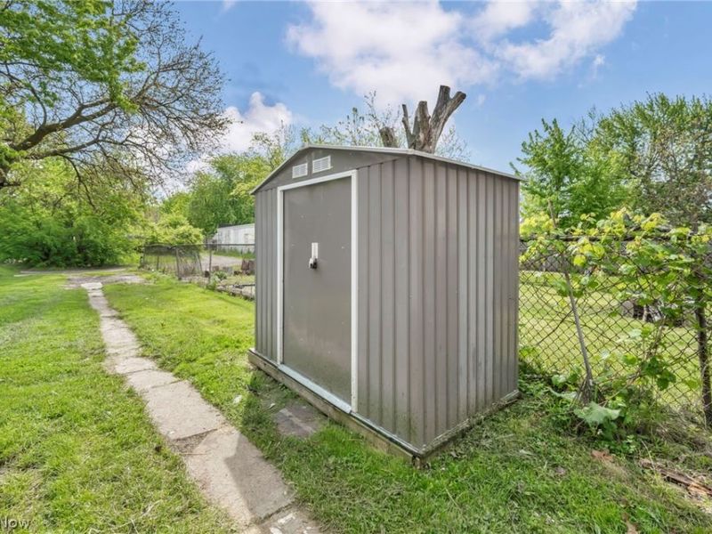 1023 W Washington Avenue, Lorain, OH 44052 Photo 33