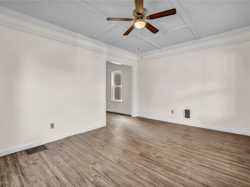 1023 W Washington Avenue, Lorain, OH 44052 Photo 5