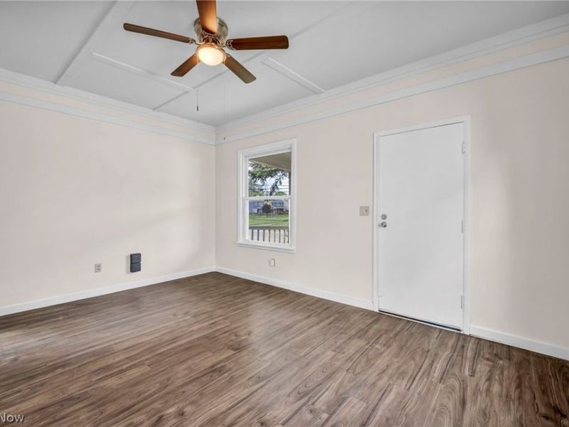 1023 W Washington Avenue, Lorain, OH 44052 Photo 6