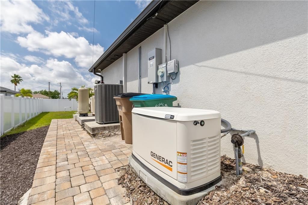 402 NW 18th Ter, Cape Coral, FL 33993 Photo