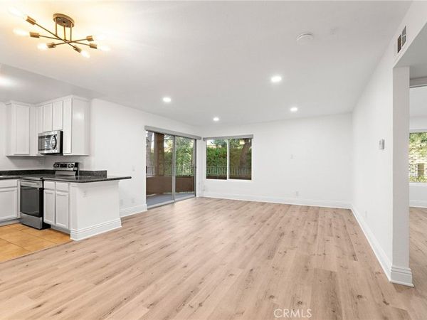 2275 Del Mar, Unit 207, Corona, CA 92882