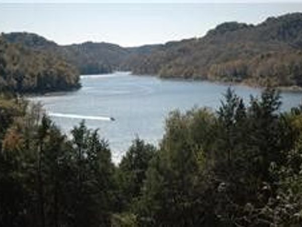 18 Allens Bend Rd , Smithville, TN 37166