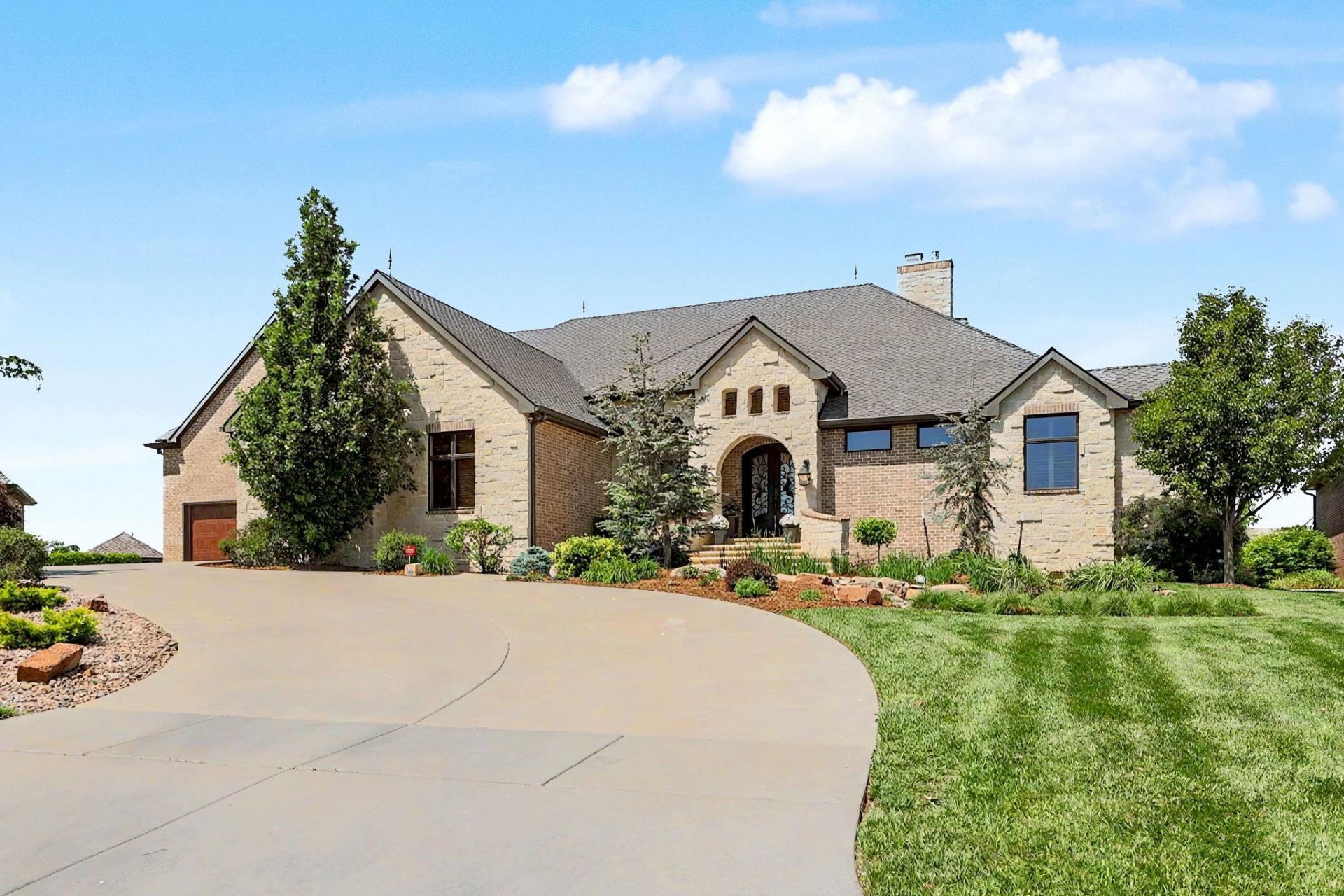 3035 N Den Hollow Ct, Wichita, KS 67205 Main Photo