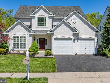 32 LEXINGTON DRIVE, PENNINGTON, NJ 08534