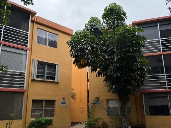 4394 NW 9th Avenue, Unit 20-1a, Pompano Beach, FL 33064