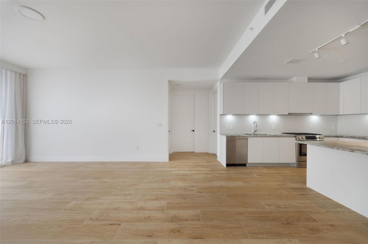 3034 Oak Ave, Unit 208, Miami, FL 33133 Photo