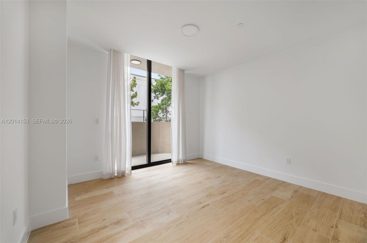 3034 Oak Ave, Unit 208, Miami, FL 33133 Photo