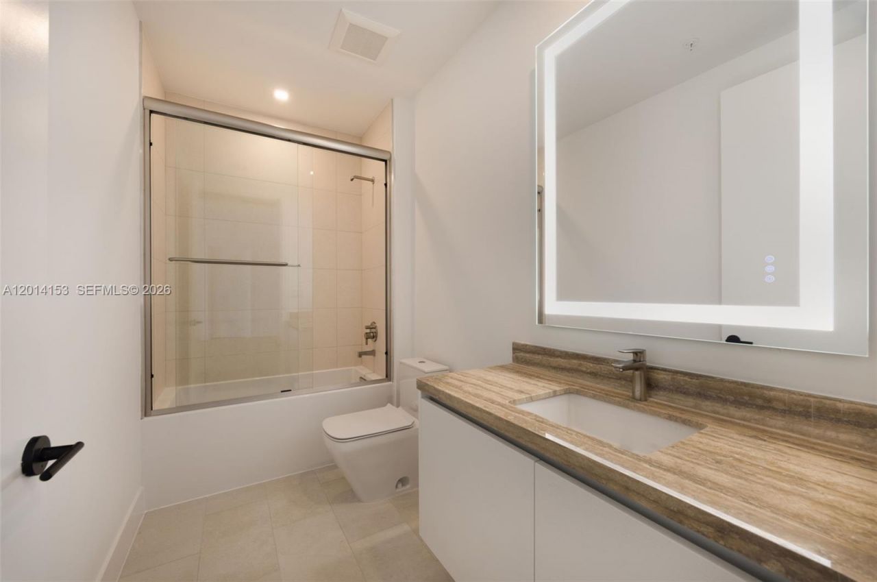 3034 Oak Ave, Unit 208, Miami, FL 33133 Photo