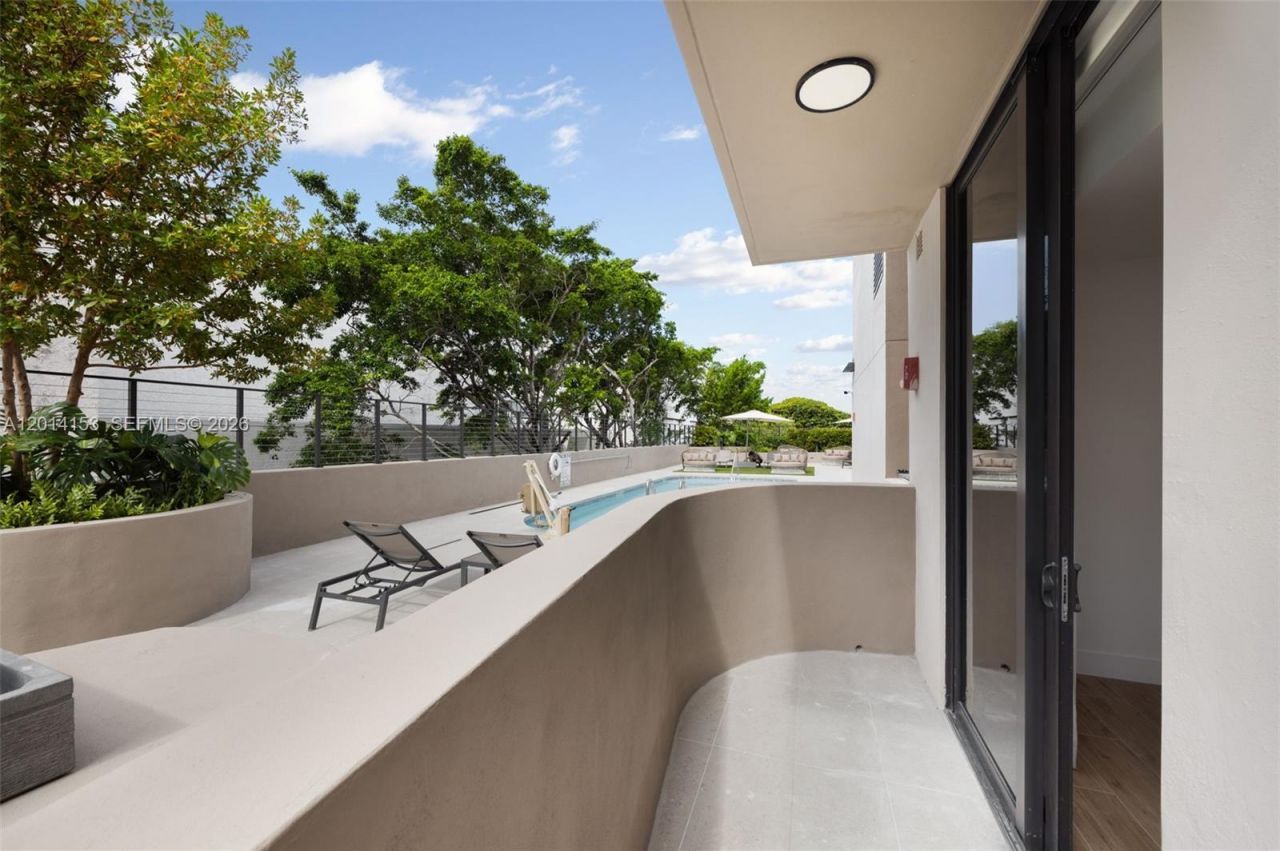 3034 Oak Ave, Unit 208, Miami, FL 33133 Photo