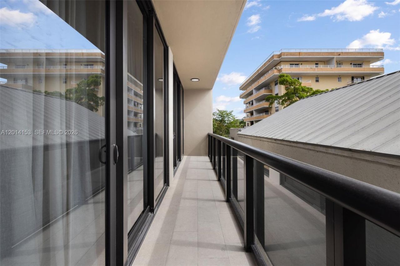 3034 Oak Ave, Unit 208, Miami, FL 33133 Photo