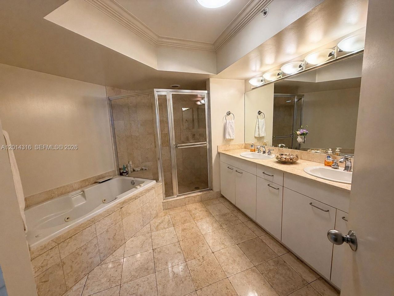 21055 Yacht Club Dr , Unit 2403, Aventura, FL 33180 Photo
