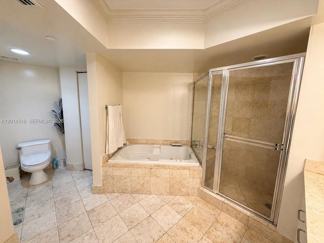 21055 Yacht Club Dr , Unit 2403, Aventura, FL 33180 Photo