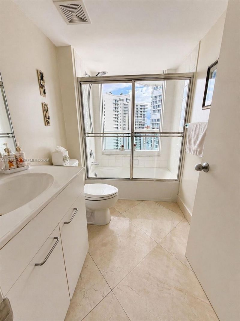 21055 Yacht Club Dr , Unit 2403, Aventura, FL 33180 Photo