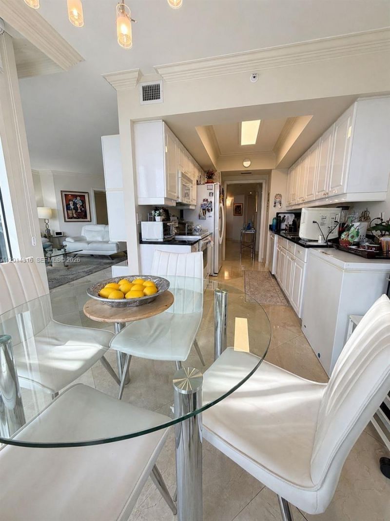 21055 Yacht Club Dr , Unit 2403, Aventura, FL 33180 Photo