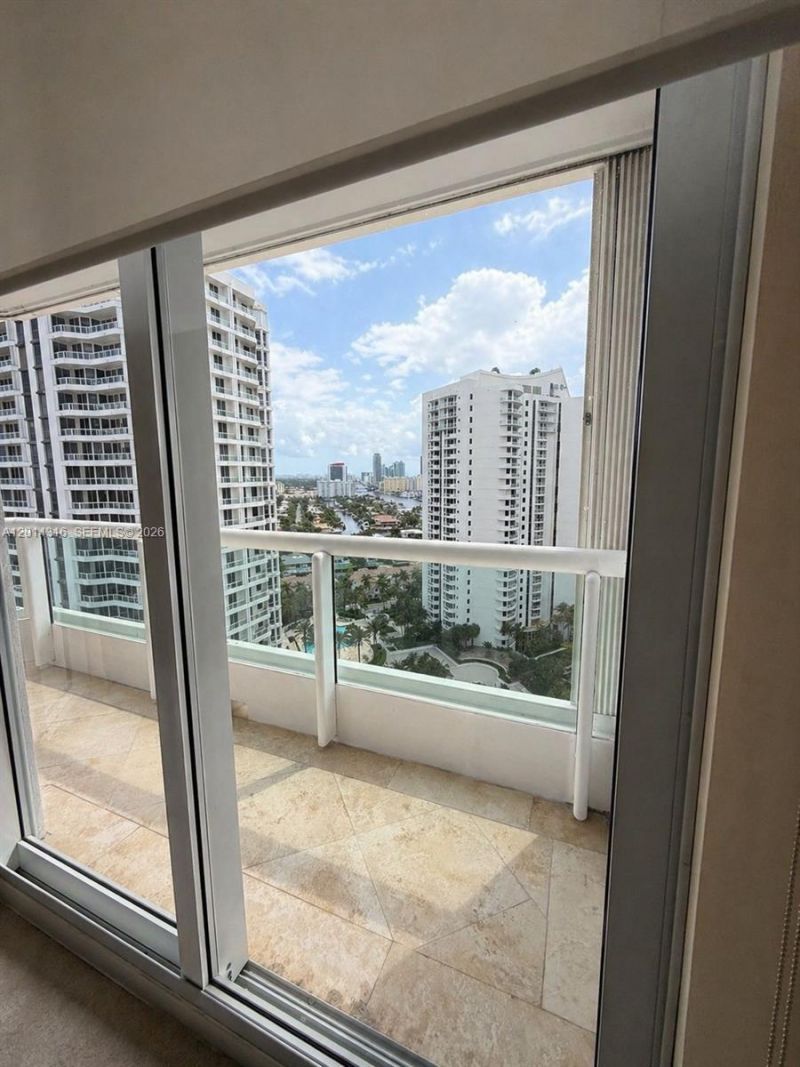 21055 Yacht Club Dr , Unit 2403, Aventura, FL 33180 Photo