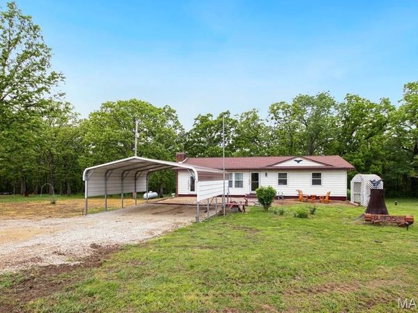 1066 Sun Meadow Road , Bourbon, MO 65441