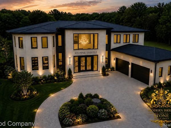 921 Pine Thistle Lane , Bloomfield Hills, MI 48302