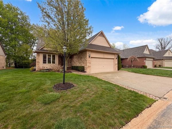 52186 Jacqueline Court, Macomb Twp, MI 48042