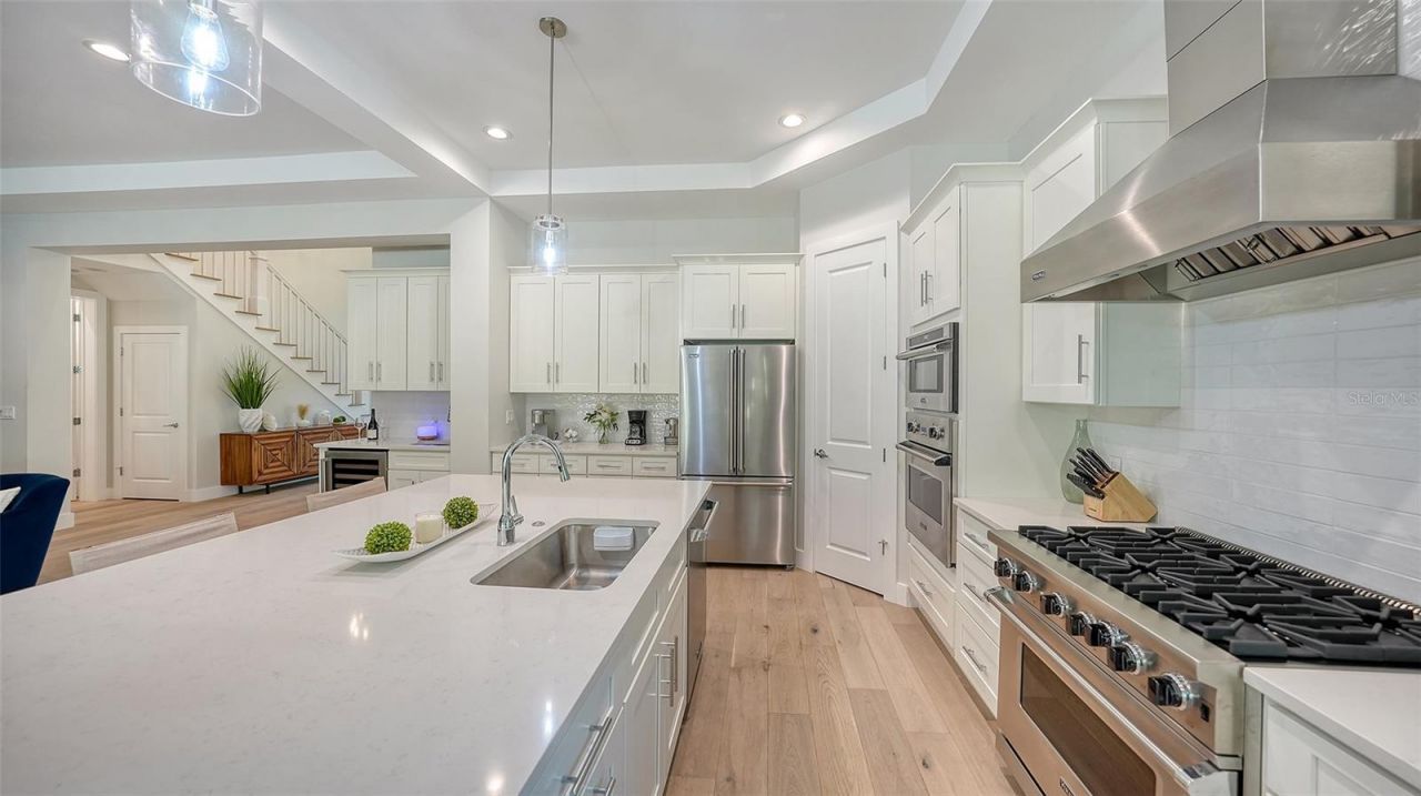1537 Siesta Drive , Sarasota, FL 34239 Photo