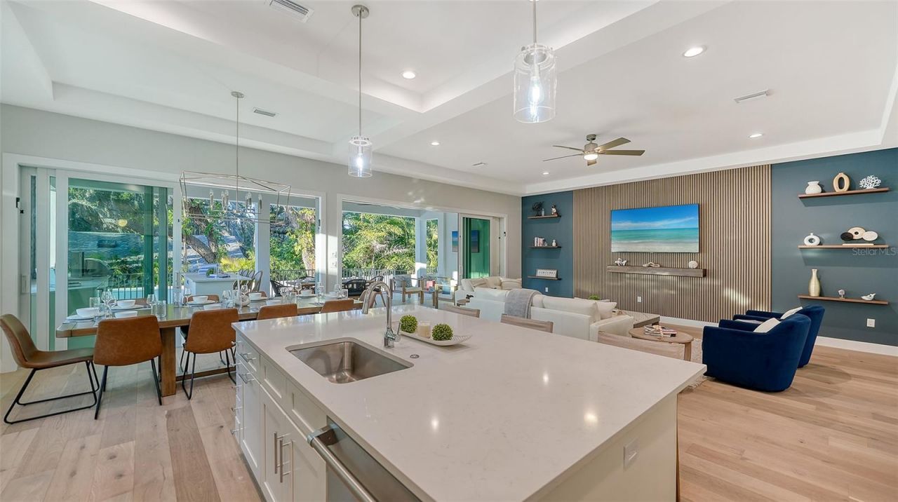 1537 Siesta Drive , Sarasota, FL 34239 Photo