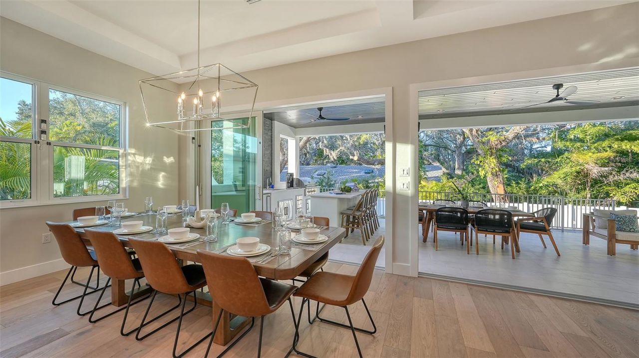1537 Siesta Drive , Sarasota, FL 34239 Photo