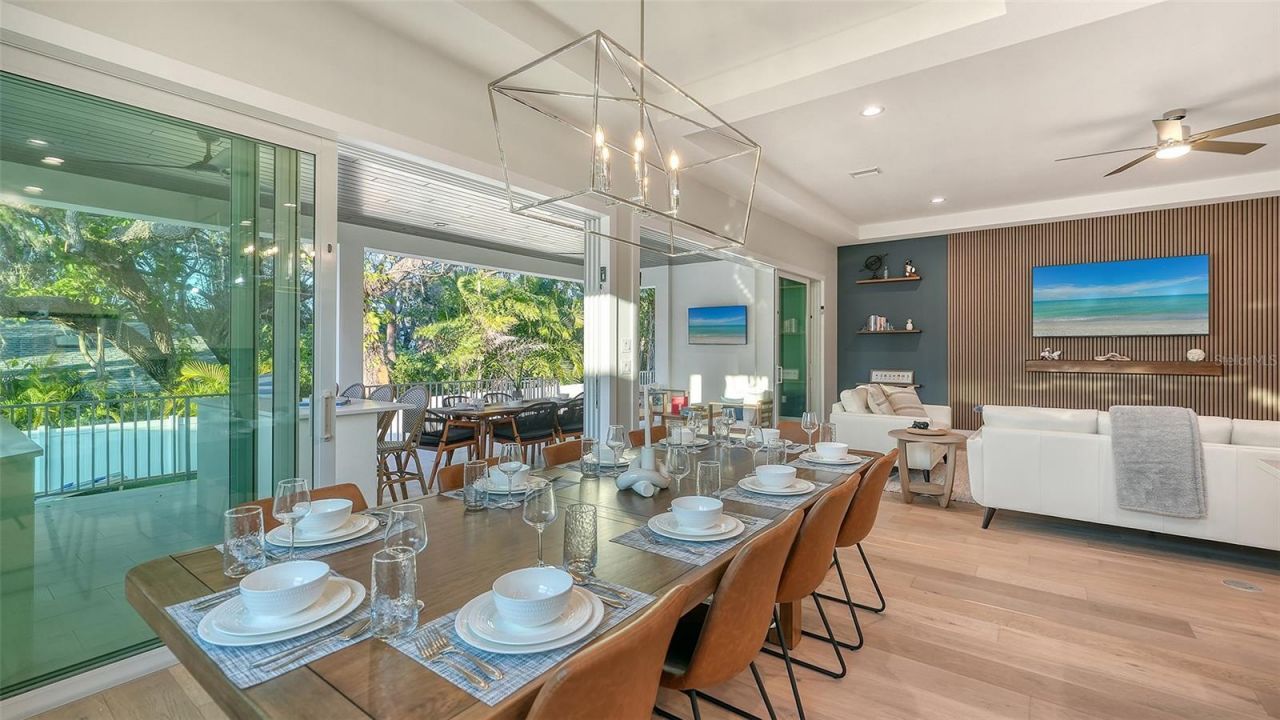 1537 Siesta Drive , Sarasota, FL 34239 Photo