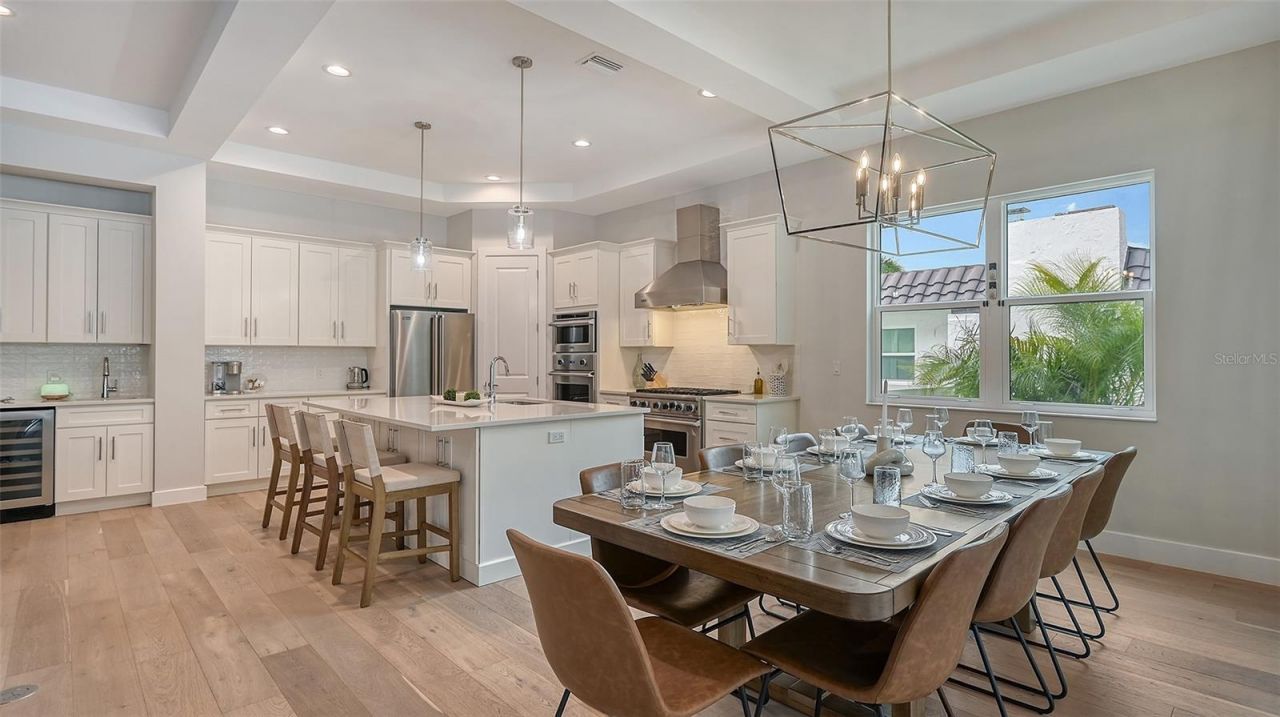 1537 Siesta Drive , Sarasota, FL 34239 Photo