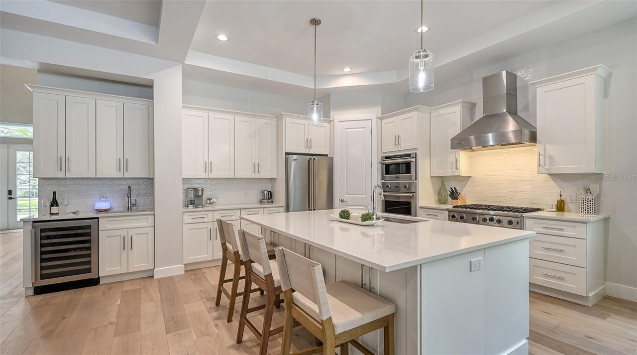 1537 Siesta Drive , Sarasota, FL 34239 Photo