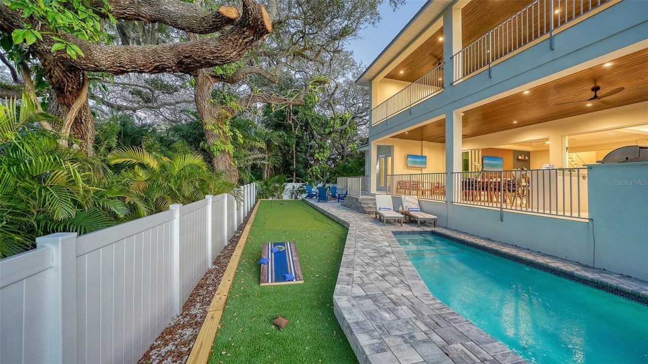 1537 Siesta Drive , Sarasota, FL 34239 Photo