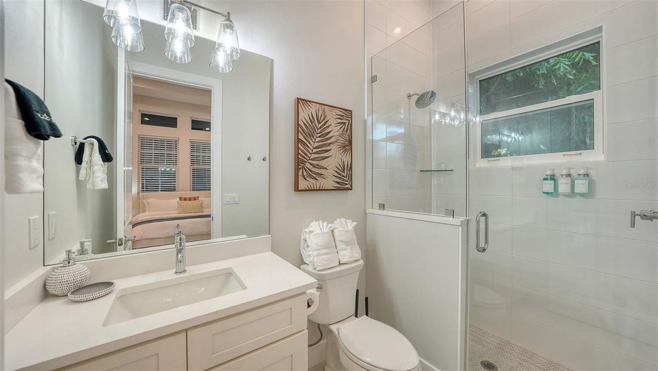 1537 Siesta Drive , Sarasota, FL 34239 Photo