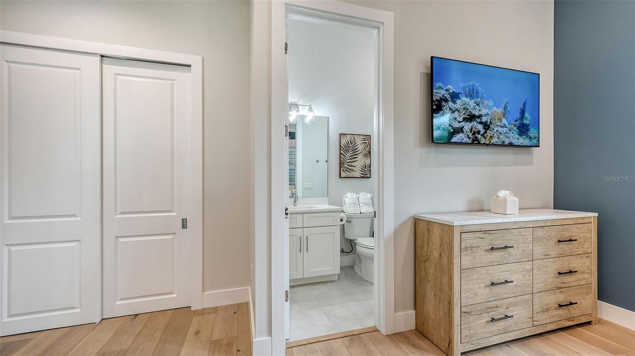 1537 Siesta Drive , Sarasota, FL 34239 Photo