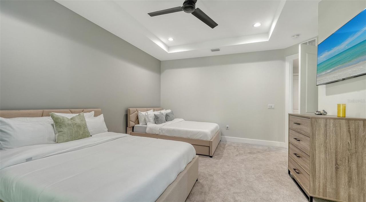1537 Siesta Drive , Sarasota, FL 34239 Photo