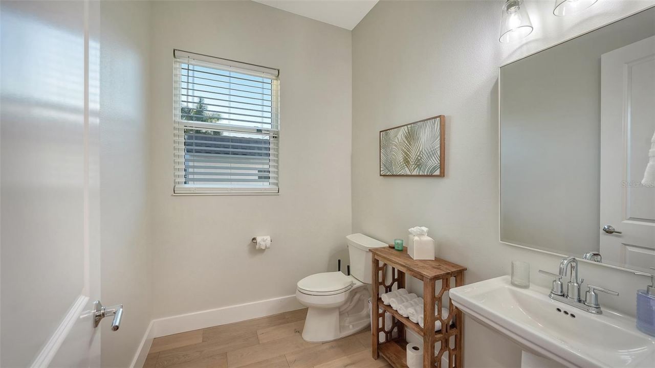 1537 Siesta Drive , Sarasota, FL 34239 Photo