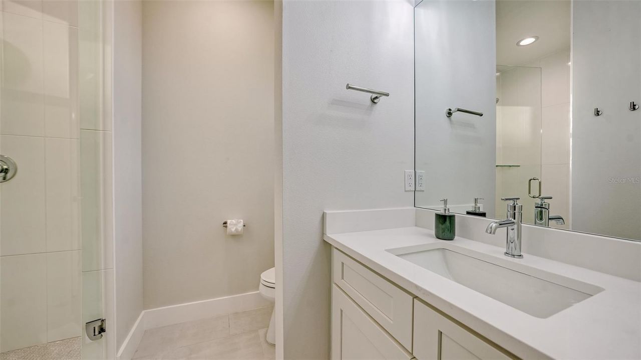 1537 Siesta Drive , Sarasota, FL 34239 Photo