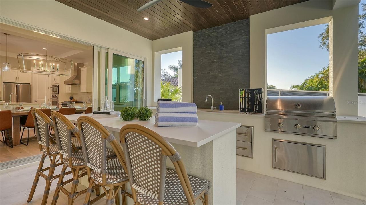 1537 Siesta Drive , Sarasota, FL 34239 Photo