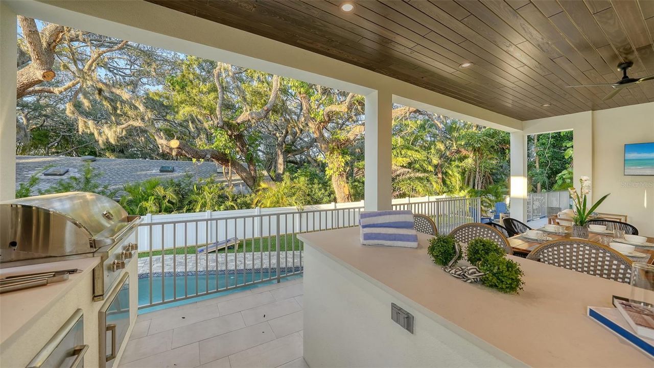 1537 Siesta Drive , Sarasota, FL 34239 Photo