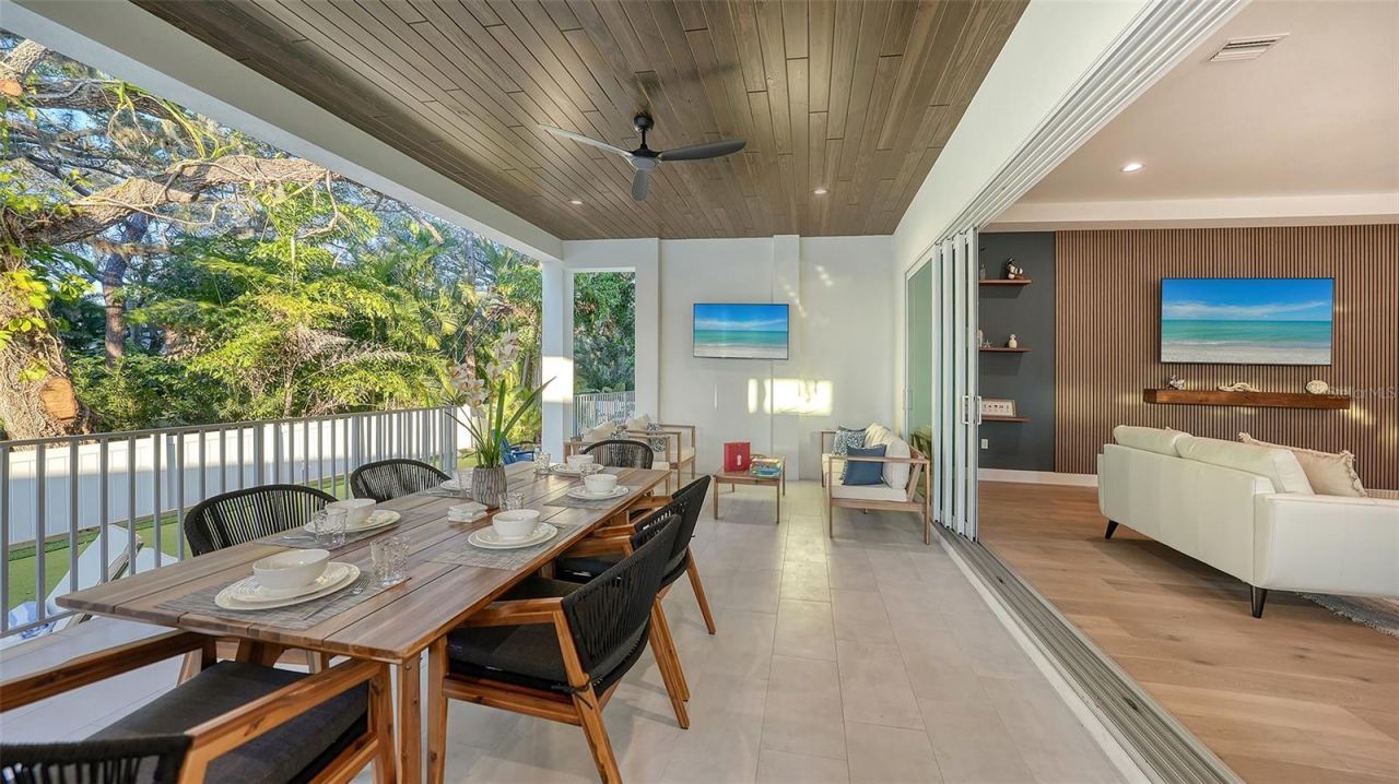 1537 Siesta Drive , Sarasota, FL 34239 Photo