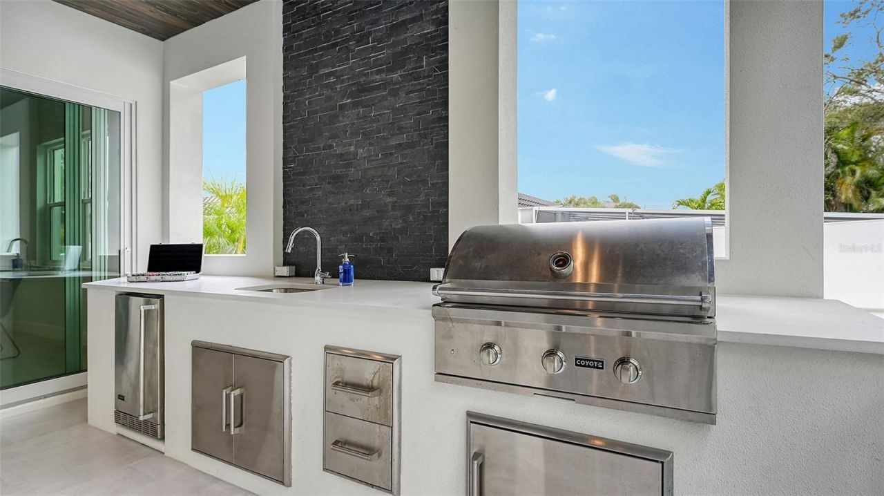 1537 Siesta Drive , Sarasota, FL 34239 Photo