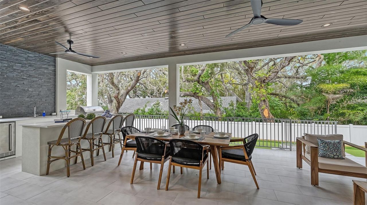 1537 Siesta Drive , Sarasota, FL 34239 Photo