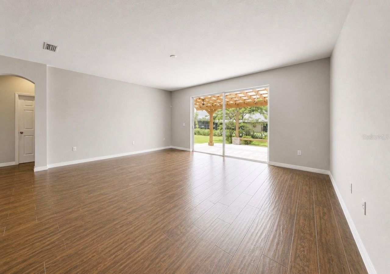 13101 Done Groven Drive, Dover, FL 33527 Photo