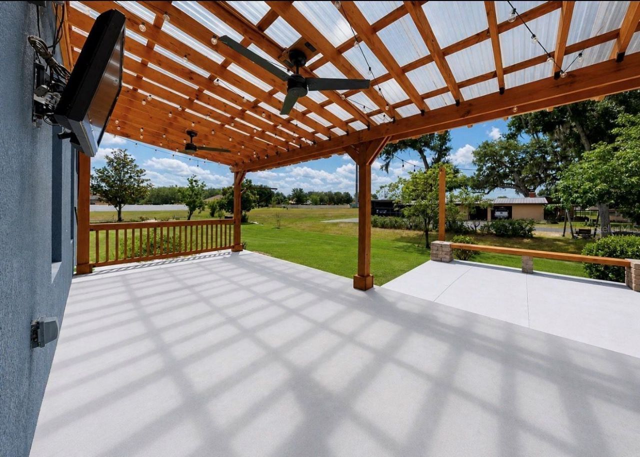 13101 Done Groven Drive, Dover, FL 33527 Photo