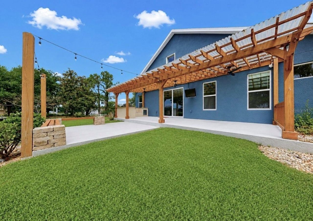 13101 Done Groven Drive, Dover, FL 33527 Photo