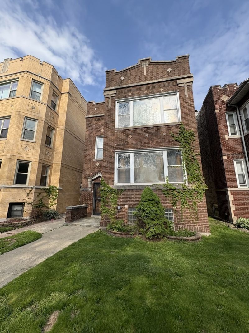 7811 S East End Avenue, Chicago, IL 60649 Main Photo