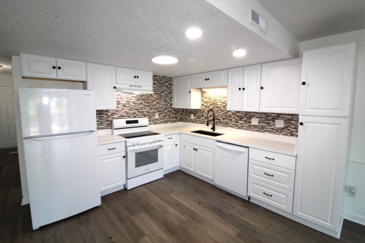 1200 Deer Creek Rd. Photo 2