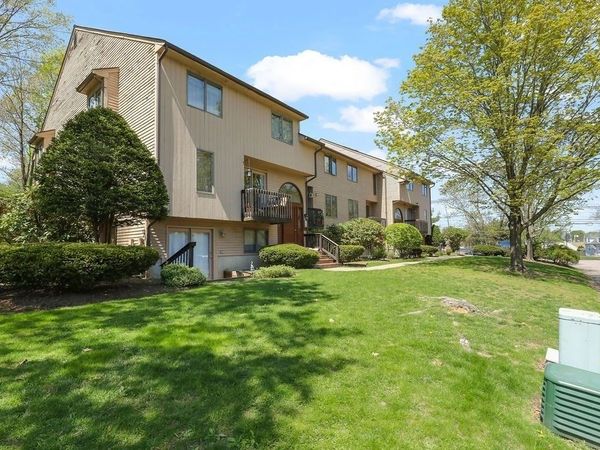 880 Landry Ave, Unit 7, North Attleboro, MA 02760