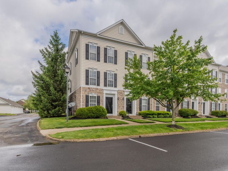 5602 Middle Falls St Street, Unit 51, Dublin, OH 43016 Photo 2