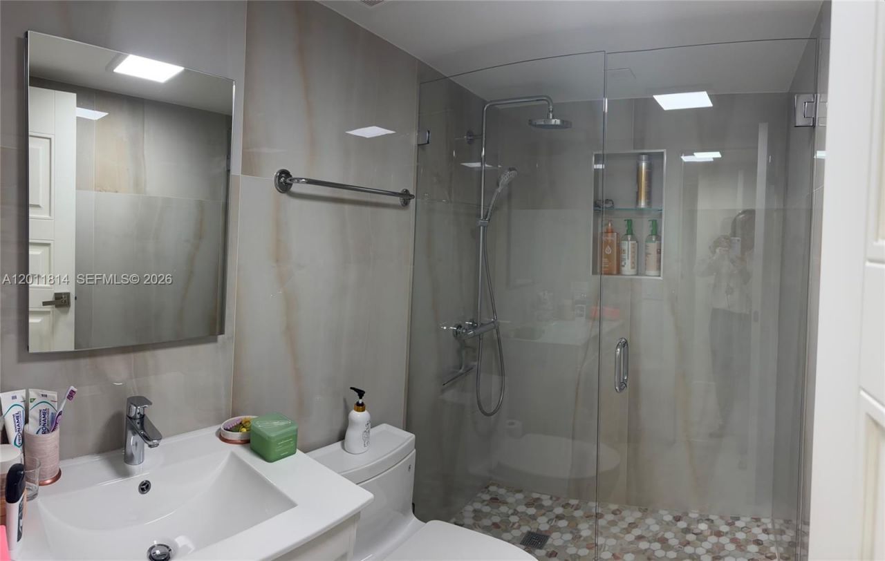 250 174th St, Unit 2004, Sunny Isles Beach, FL 33160 Photo
