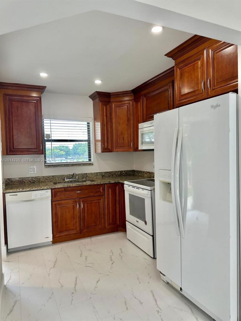 21911 Lake Forest Cir , Unit 202, Boca Raton, FL 33433 Photo