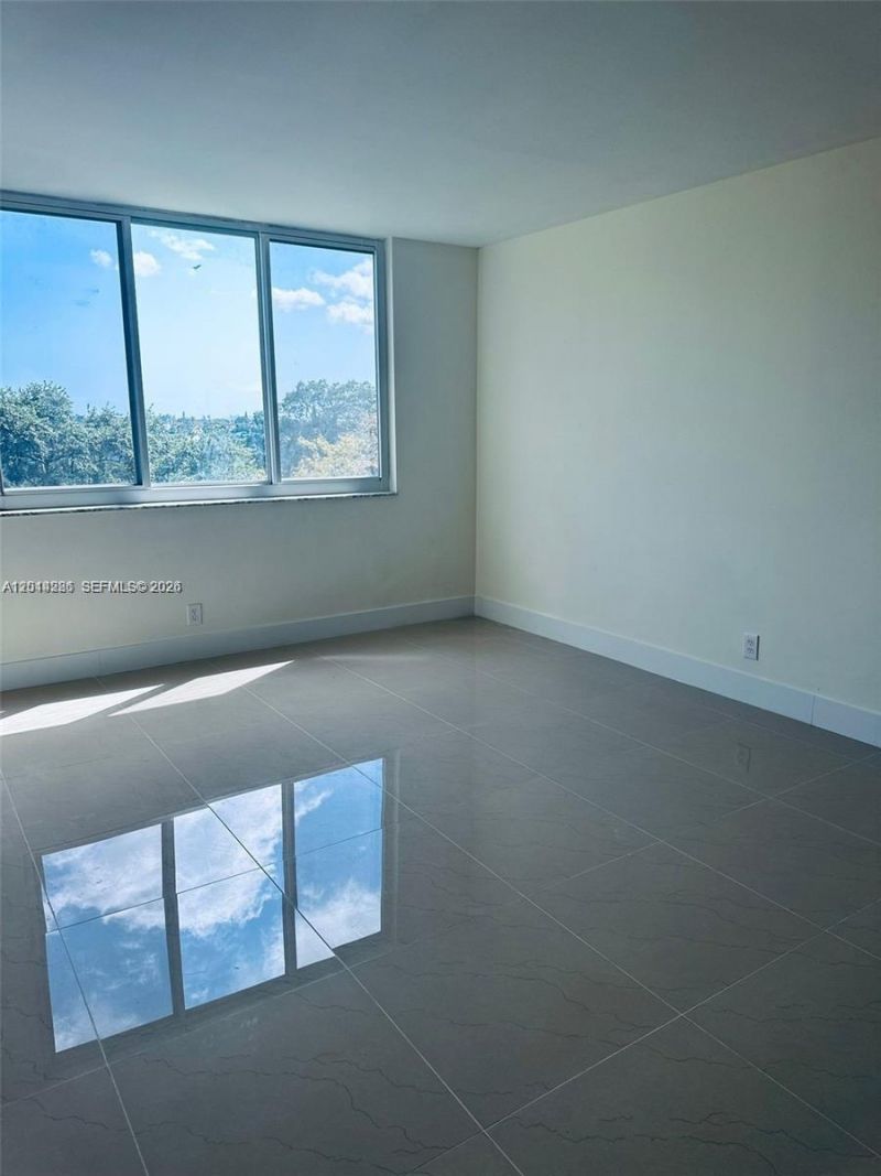 4200 Hillcrest Dr , Unit 503, Hollywood, FL 33021 Photo